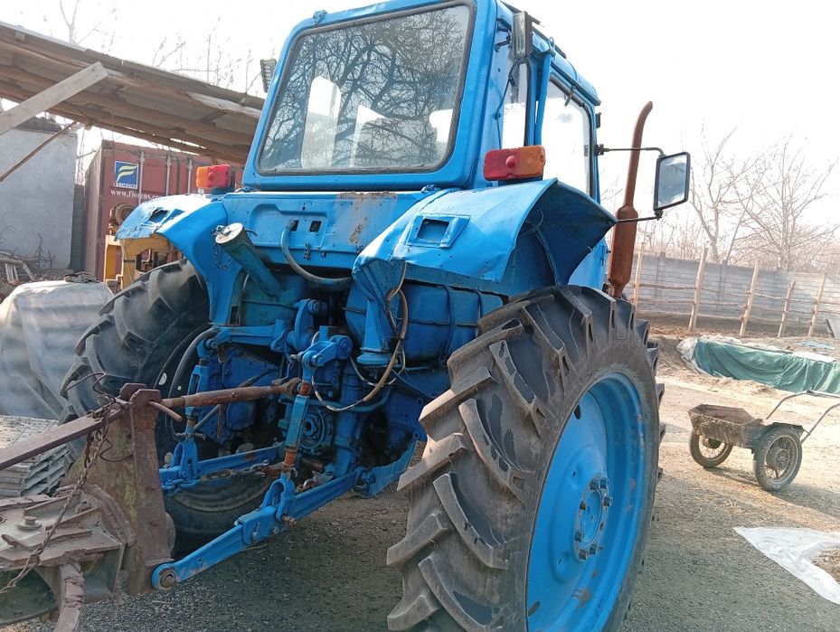 Трактор МТЗ 80 .