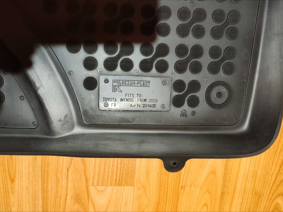 Covorase cauciuc fata Toyota Avensis T27