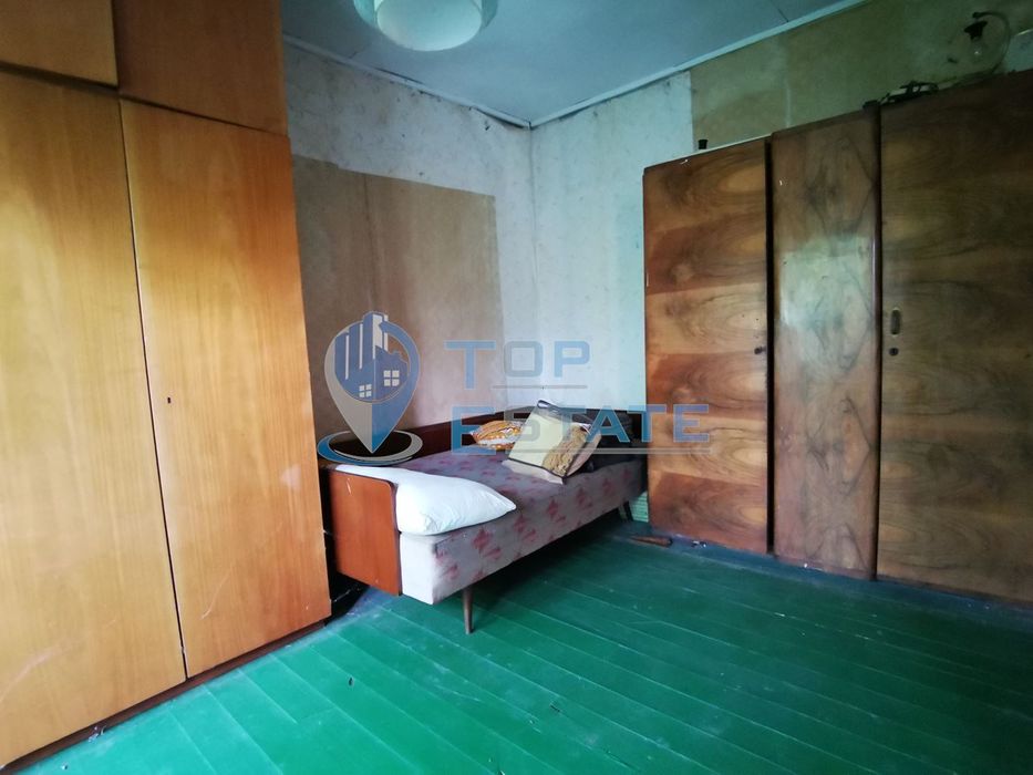 Стара тухлена къща в близост до центъра на село Стефан Стамболово, об