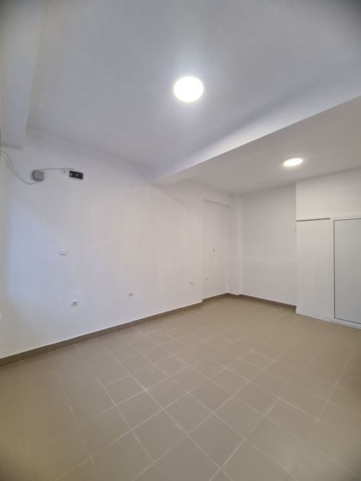 Дава се под наем Магазин в Ямбол, Аврен - 22 кв.м за 178.5 € - Снимка #4