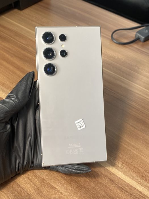 Samsung Galaxy s24 ultra • 256 GB • Titanium Gray