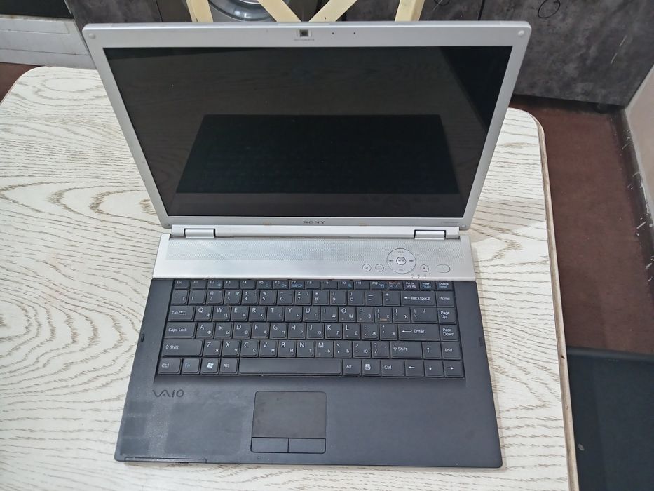 Ноутбук Sony хорошим состояние.