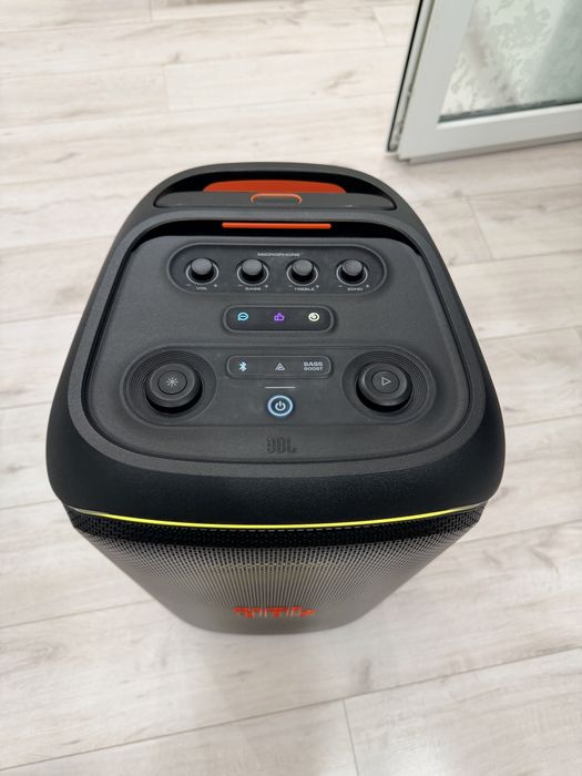 Vand Boxa JBL  Partybox 320 Impecabila!