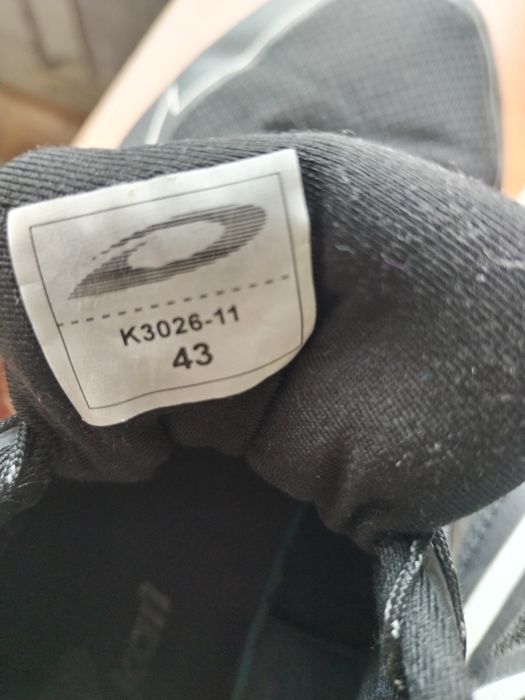 Продам кроссовки недорого