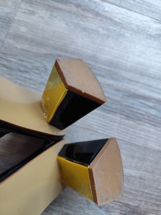 Официални обувки с отворена пета