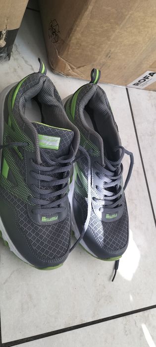 Adidași 43 Adidași