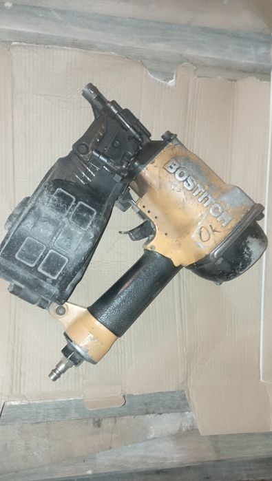 Pistol cuie rola pneumatic