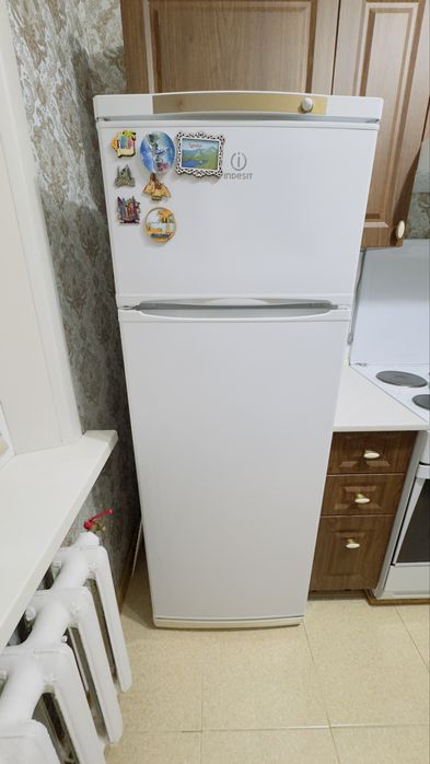 Холодильник Indesit