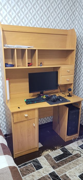 Компьютерный стол