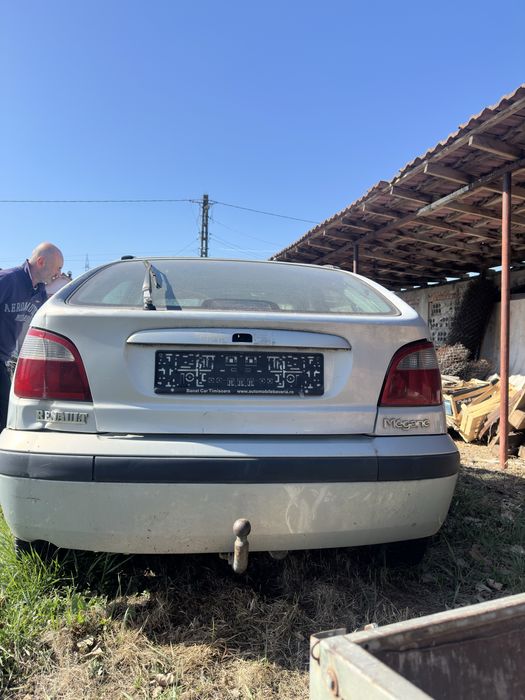 Dezmembrez/Vand — 2 autoturisme Renault Megane 3