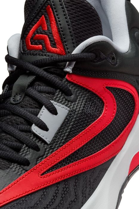 Adidasi ghete baschet 42.5 NIKE Giannis Immortality Rosu Negru