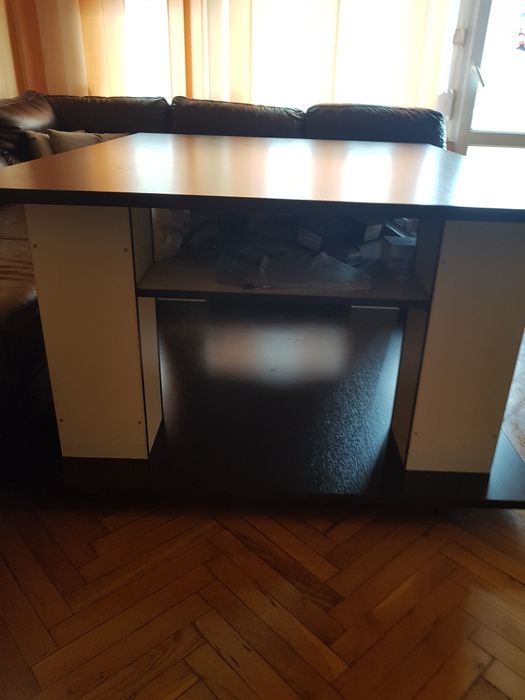 Масивна трапезна маса