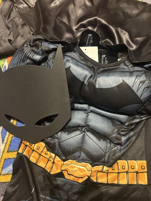 Costum NOU Batman marimea 3-4 ani cu masca si pelerina