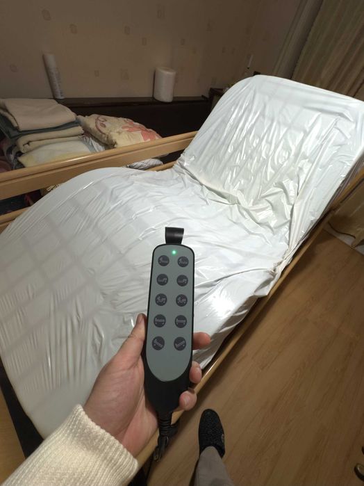 Болнично легло с антидекубитален дюшек