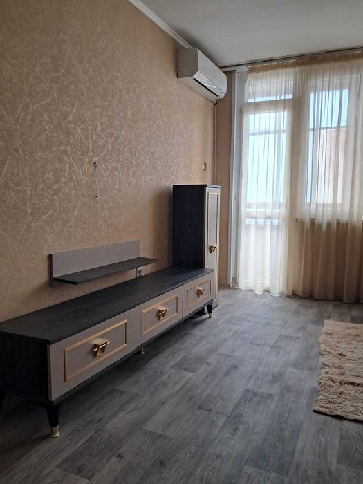 Дава се под наем Тристаен апартамент в Варна, Лятно кино Тракия - 72 кв.м за 408 € - Снимка #1