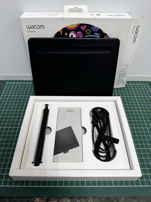 Tabletă grafică Wacom Intuos S (Small) cu Bluetooth - Ca Nouă