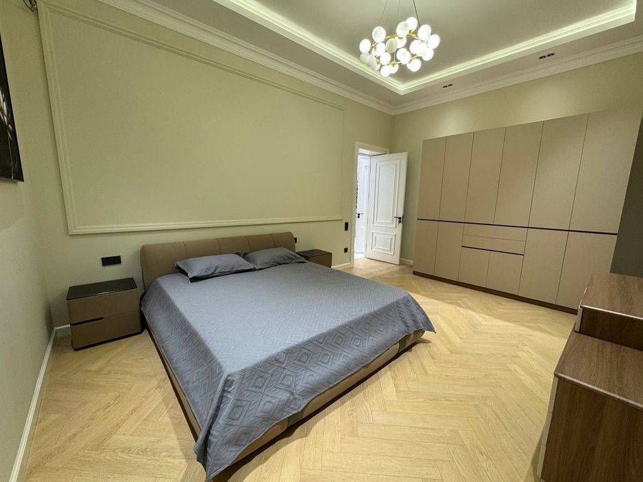 Продается ЕвроДом 6 комнат, ориентир: IT Park Green Apple, 350м²