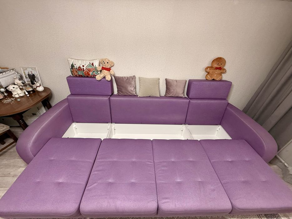 Просторный диван