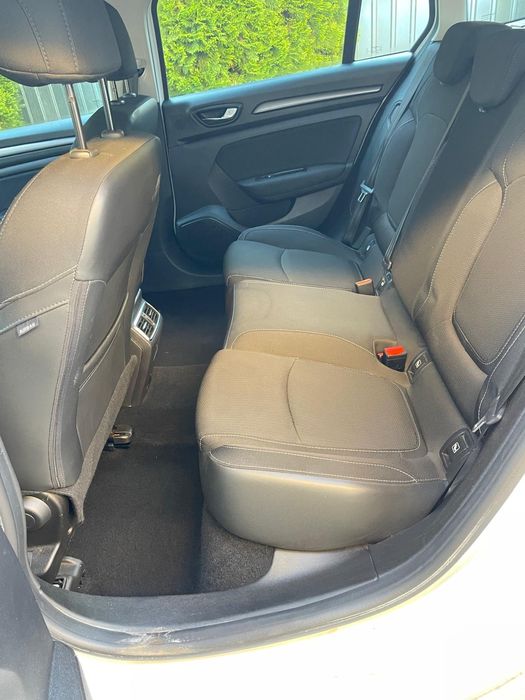 Renault megane 4 break 2021 ușor avariata 1,5 dci