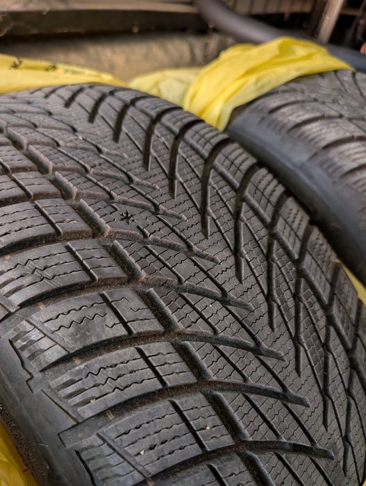 Продавам зимни гуми good year ultra grip 3 225/45/17