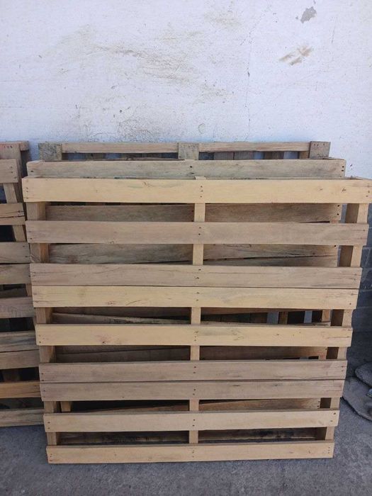 Продаются деревянные поддоны б/у с размерами 105х105х10 см