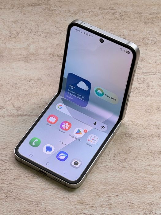 Samsung Z Flip 7 FE 256GB / 8GB RAM / ГАРАНЦИЯ ! ! !