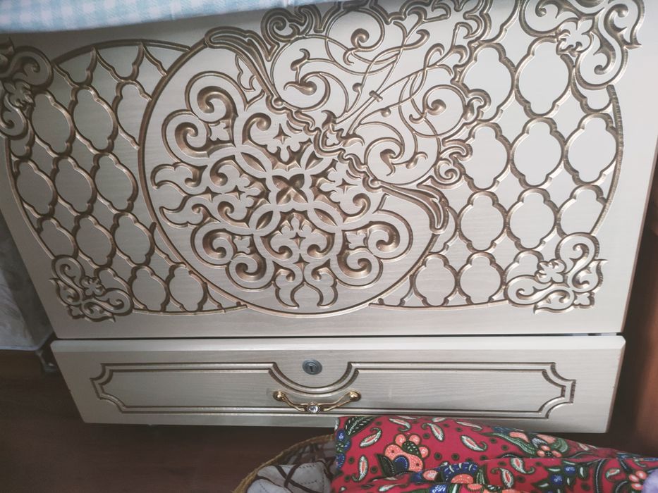 Спальный гарнитур и сундуки