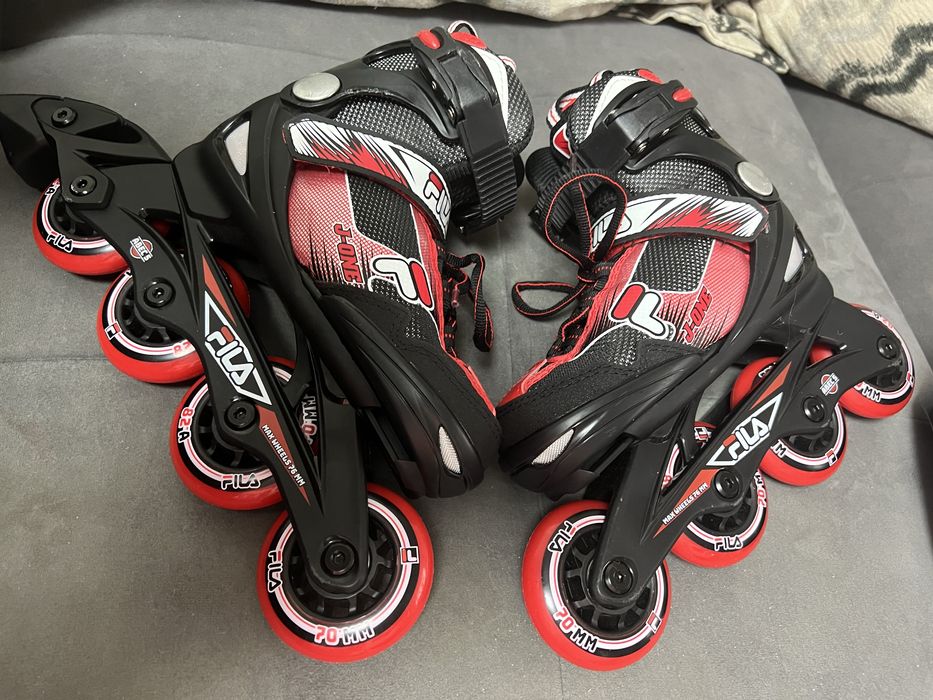 Vând role copii FILA J-One Black/Red F19 + Set complet protecție