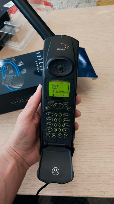 Motorola 9500 Iridium - Сателитен и GSM телефон 2в1