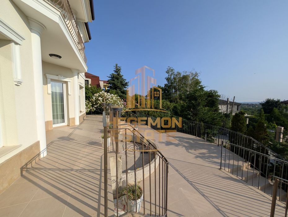 Къща в Варна, област-м-т Манастирски рид площ 865 цена 585000