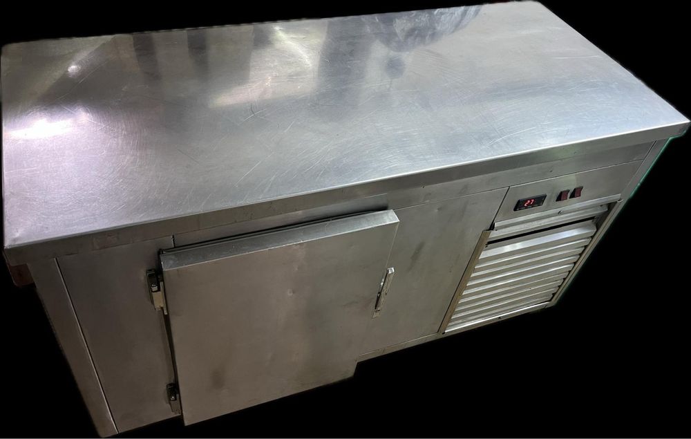 Хладилна маса за зеведение