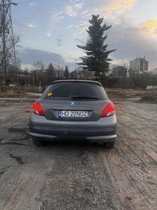 Vand peugeot 207 1.4 benzina 90 de cai