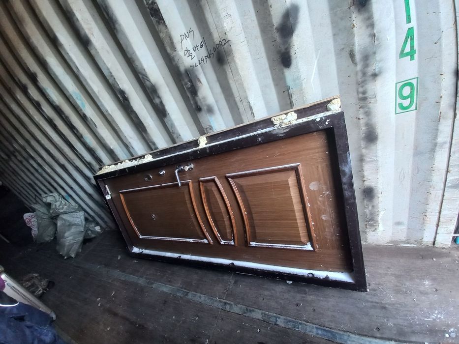 Продам входную дверь