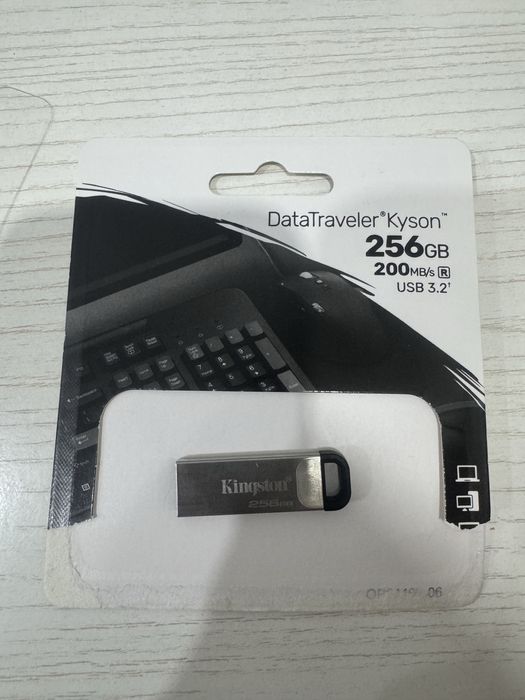 Продам флешку 256 гб новая