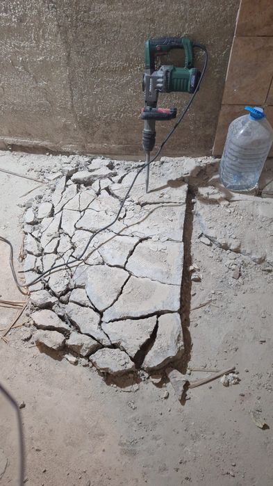 Fac decopertări apartamente case cladiri fațadă gresie demolari zilier