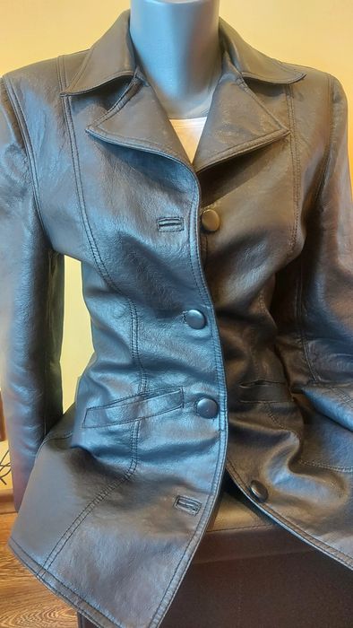 Дамско кожено елегантно сако S-M размер