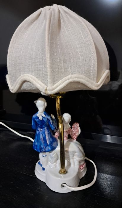 Настолна порцеланова лампа