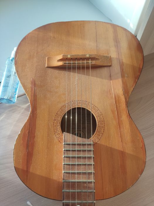 Гитара шестиструнка