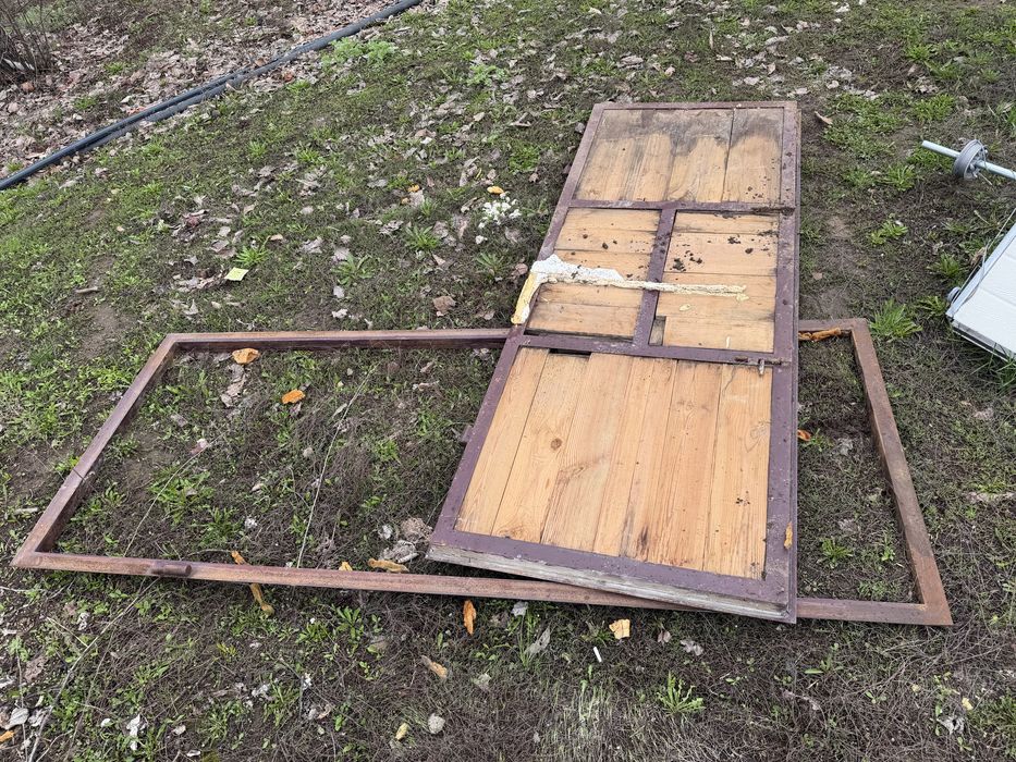 Двери входные б/у