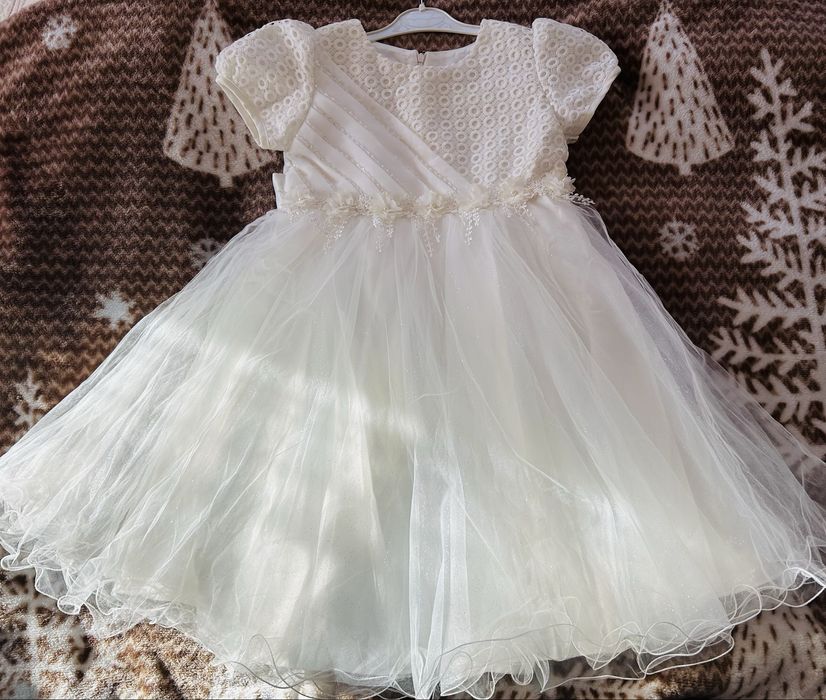 Продам новое детское белое платье