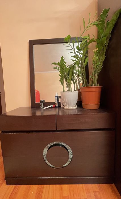 Продается шкаф+тумба с зерколом