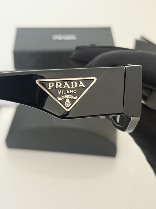 Слънчеви очила Prada