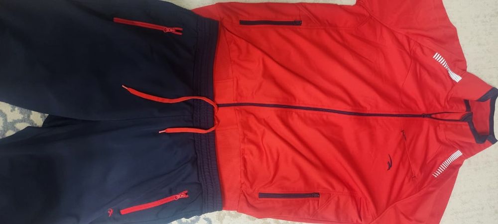 Продам спортивный костюм