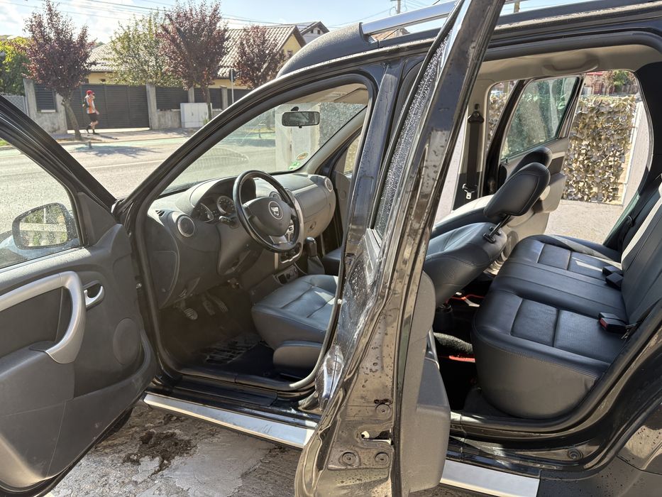 Dacia duster 1,6 benzina +Gpl de fabrica /An 2013/4x2/Aer conditionat /Tapiterie piele