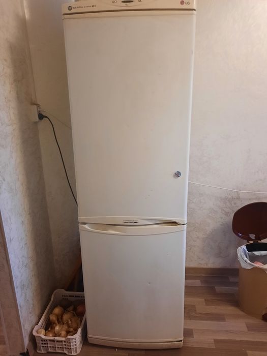 Холодильник б/у продам