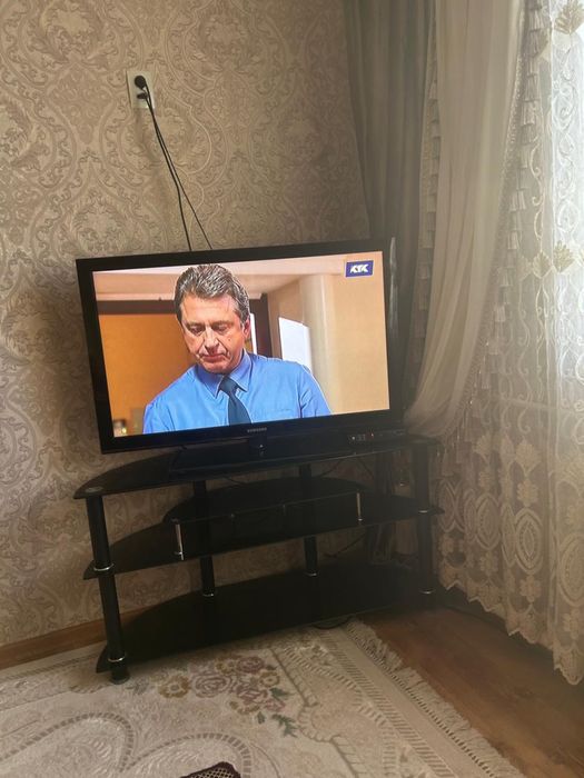 Телевизор и подставка