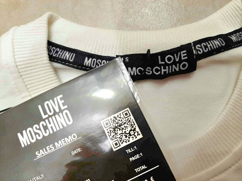 Блузи (суичъри) Moschino в бял и черен вариант - ТОП модел за сезона !