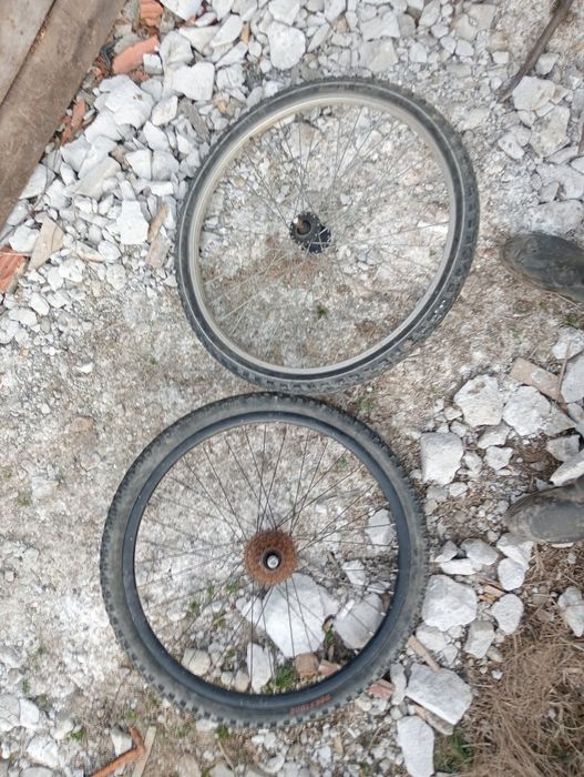 Vand două genți pe 26 cu disc