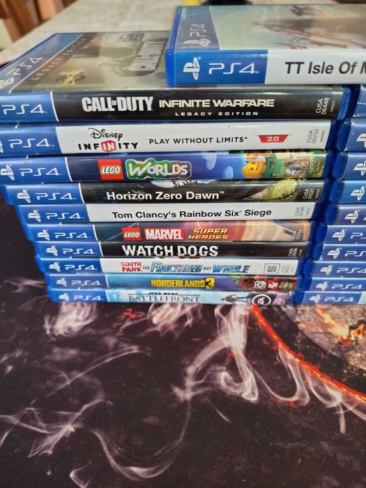 Lot 21 jocuri PS4 in stare foarte buna