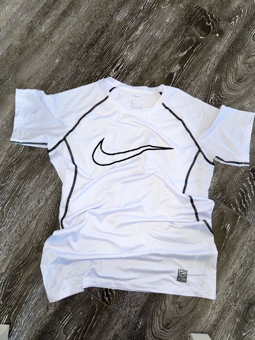 Tricou compresed nike